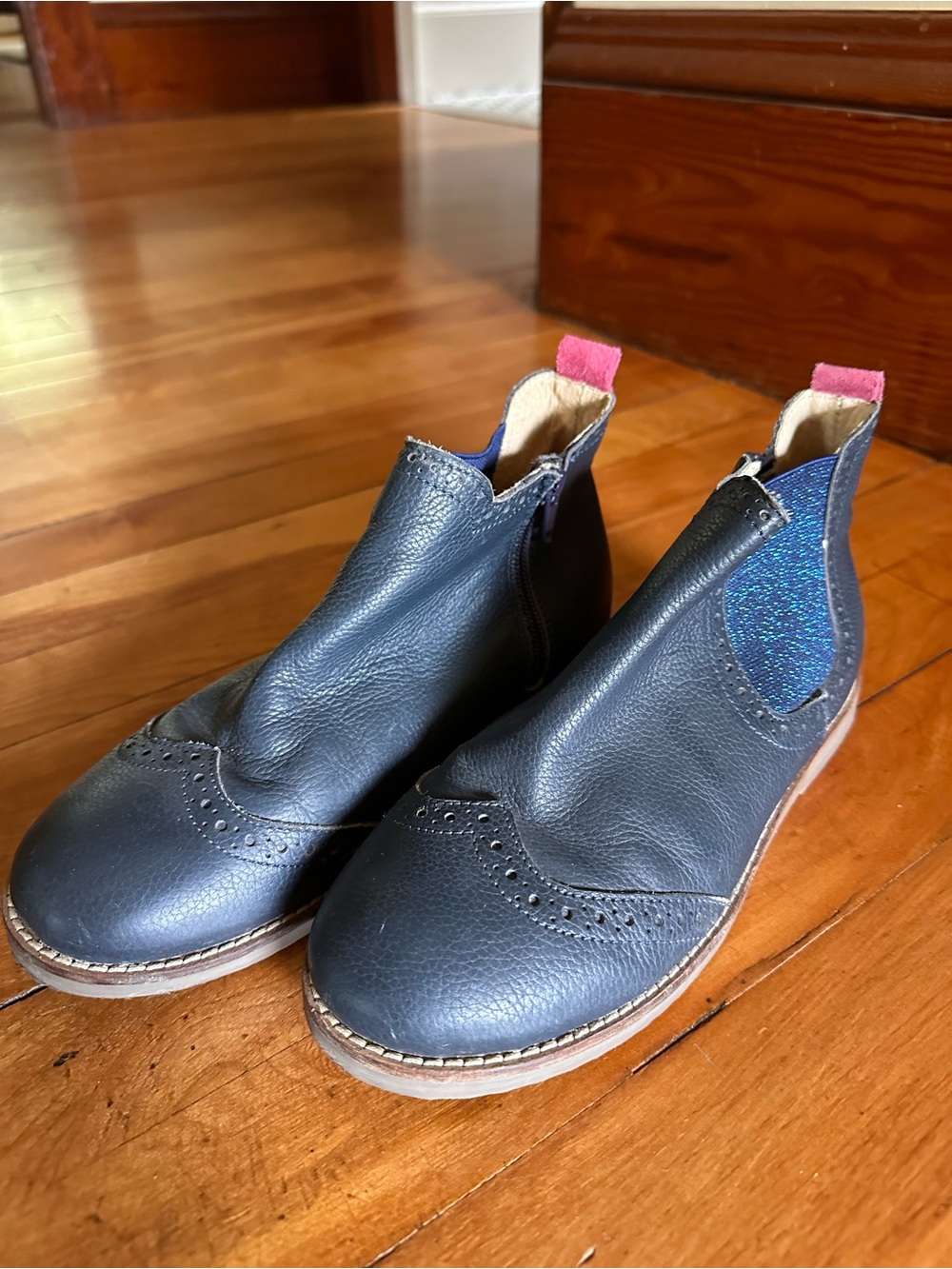 Mini Boden Girls Navy Leather Chelsea Boots with Sparkle Accent size 37